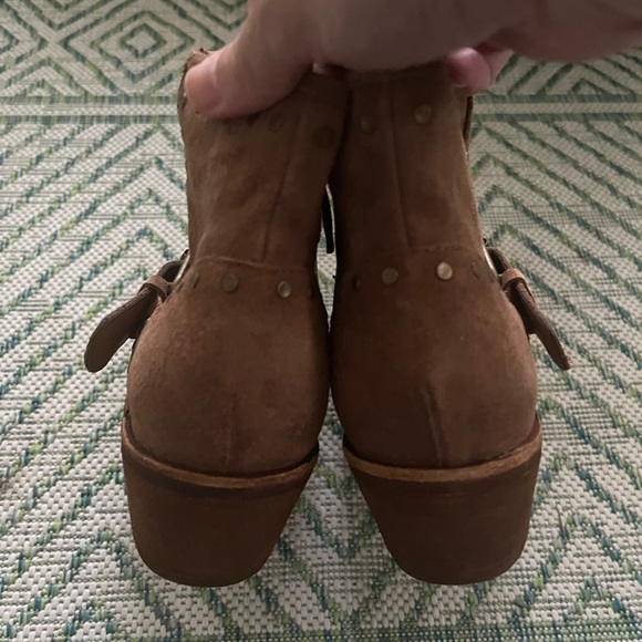 SOFFT Booties Light Brown Suede 9.5/10 Western Style VGUC Boho Fall Boots - Picture 4 of 7